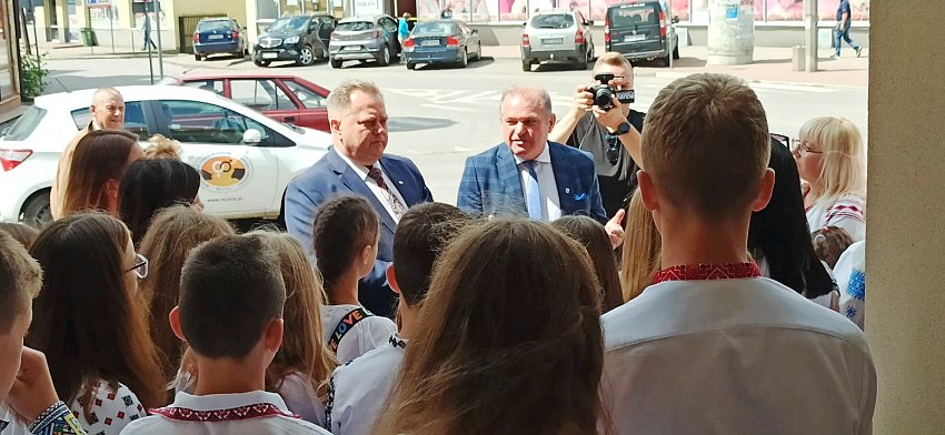 Poseł Zieliński i ukraińska młodzież na spotkaniu w Ciechanowcu