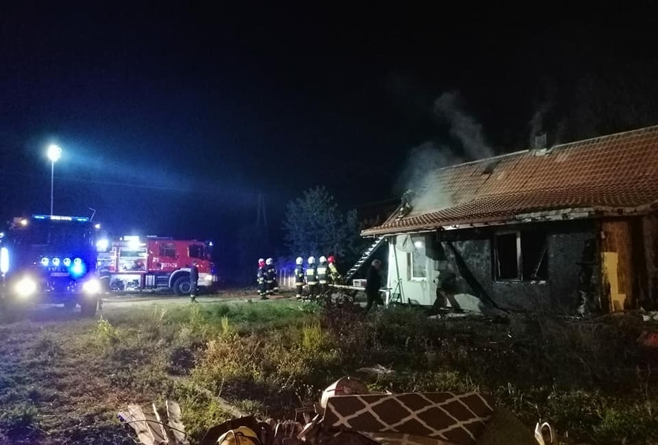 Szepietowo. 30 strażaków walczyło z pożarem domu [foto]
