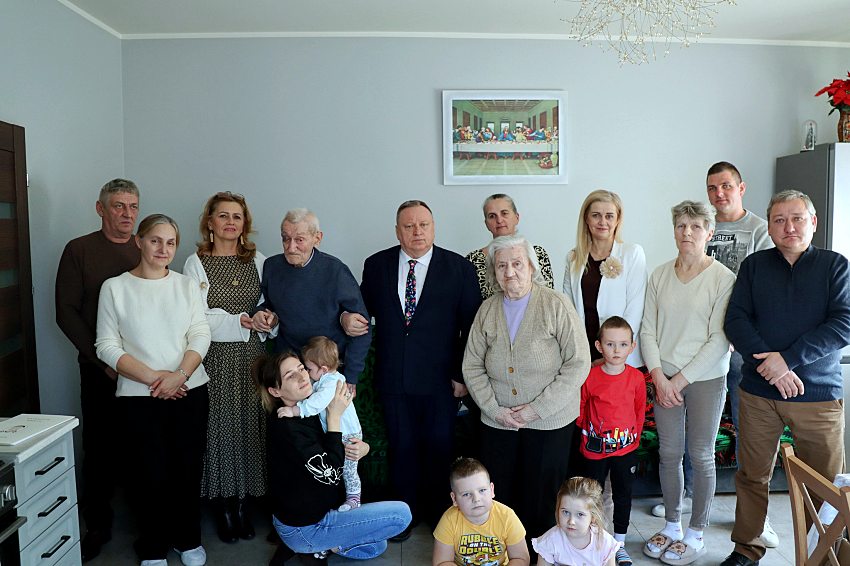 Gmina Wysokie Mazowieckie: 100 lat życia i 13 prawnuków. Niezwykłe święto mieszkańca [foto]