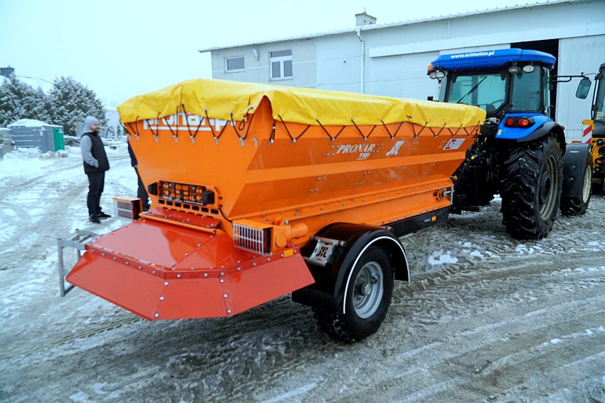 Nowy sprzęt do walki z zimą w Czyżewie. Gmina wydała 67 tys. złotych [foto]