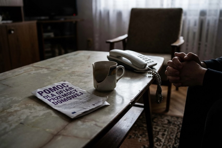 Przemoc nie zostaje za drzwiami. Gdzie szukać pomocy w powiecie wysokomazowieckim?