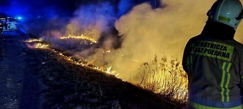 Niespokojny poniedziałek druhów z gminy Kobylin-Borzymy. Dwa wyjazdy na drogę ekspresową