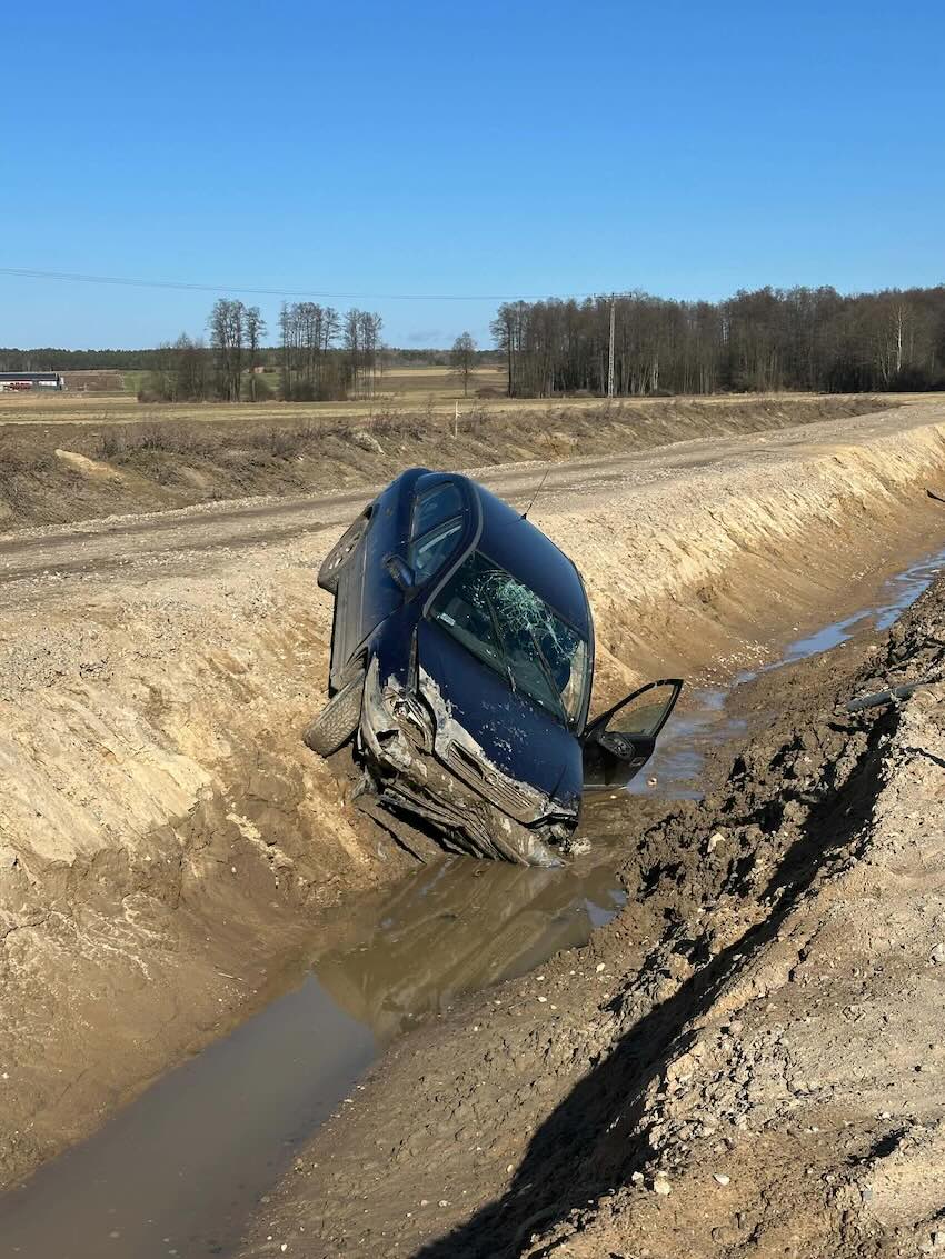 c081ba3d d221 44c7 b350 7c2cce5f2cae