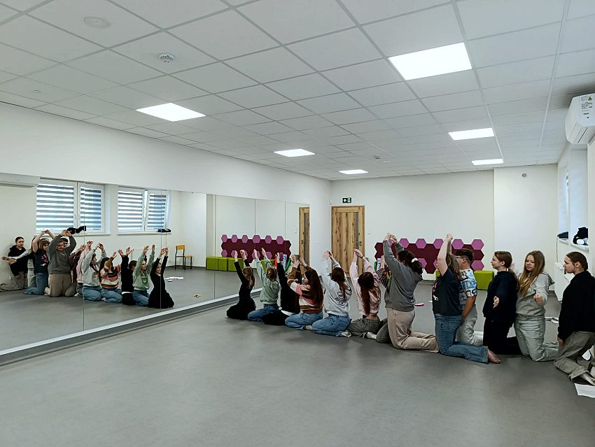 w041 20260410 193459