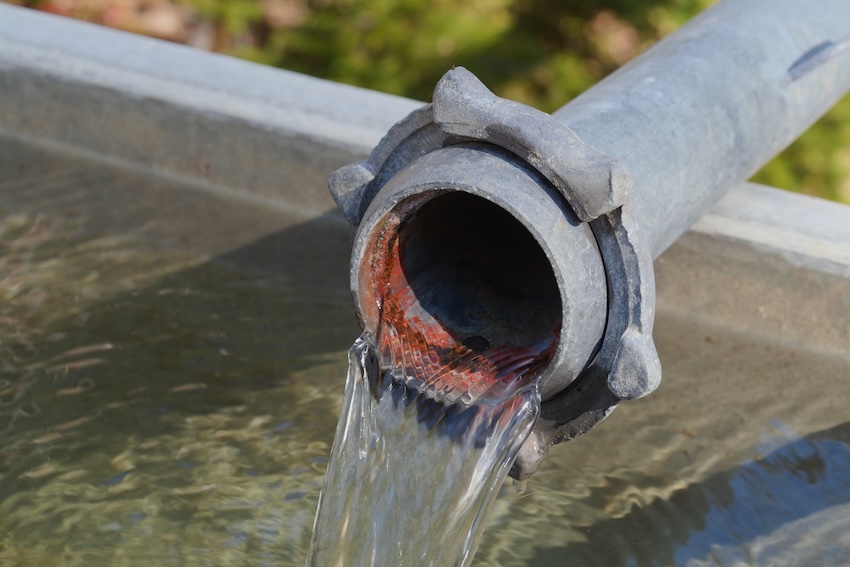 Płukanie sieci w Wysokiem Mazowieckiem. Spadki ciśnienia i mętna woda