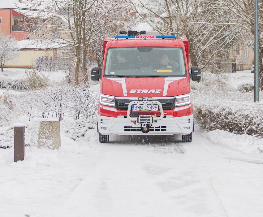 Pierwszy śnieg i gołoledź. Policja podsumowuje dzień, synoptycy ostrzegają na noc