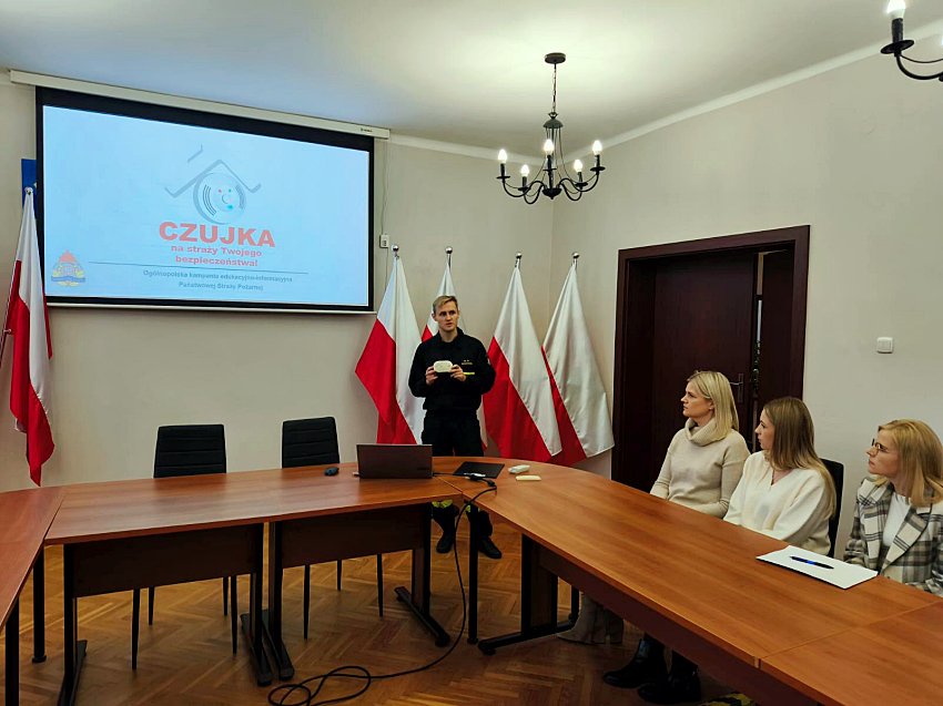 w24002 20251126 174448