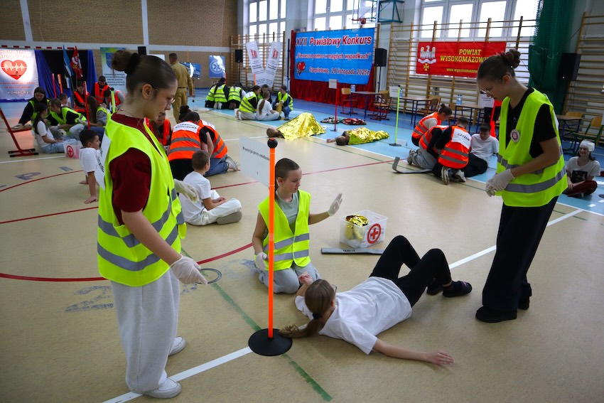 Uczniowie z SP2 w Wysokiem Mazowieckiem najlepsi w udzielaniu pomocy [foto]