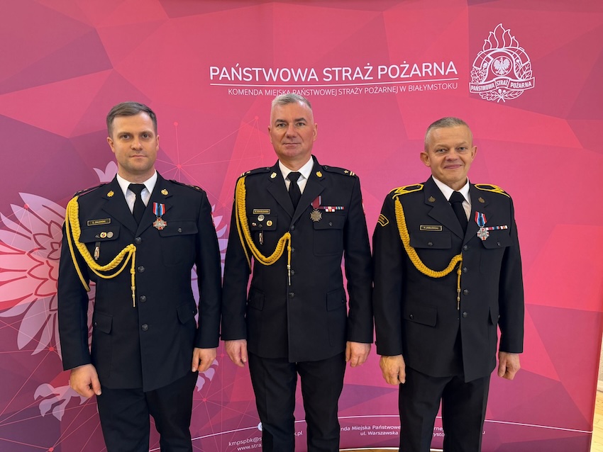 Wysokie Mazowieckie: Kpt. Cezary Zalewski i st. ogn. Paweł Jabłoński z medalami 