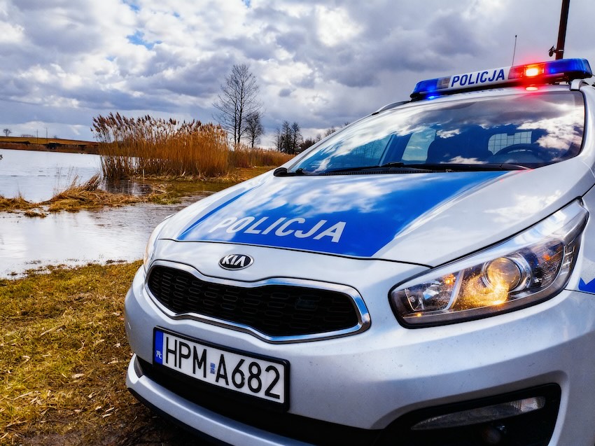 38-latek z audi wydmuchał prawie 3,5 promila. Chwilę wcześniej spowodował kolizję