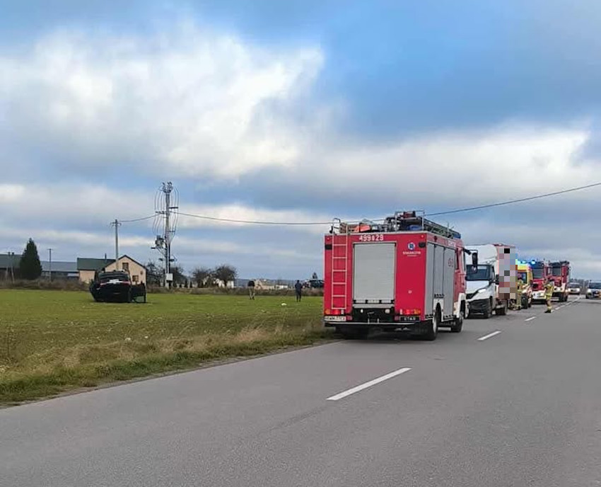 Niebezpiecznie na drodze w gminie Szepietowo. Jedna osoba hospitalizowana [foto]