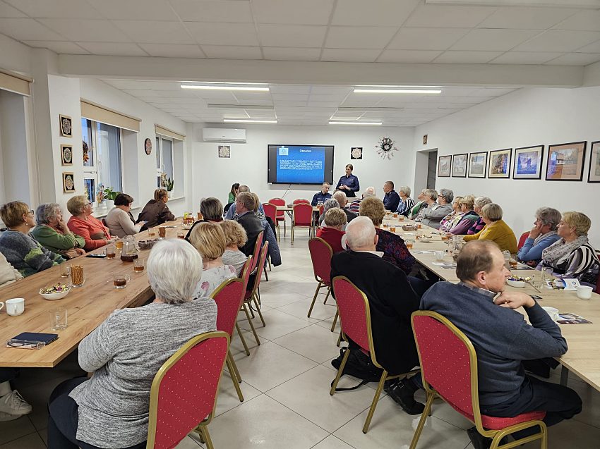 Mieszkańcy Ciechanowca rozmawiali z policją. Dyskutowano o bezpieczeństwie [foto]
