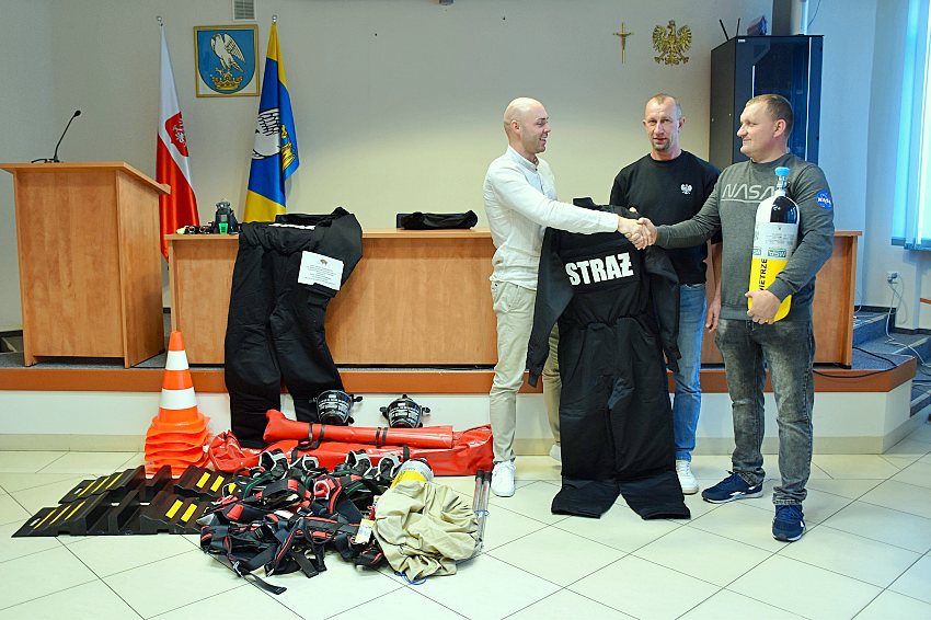 Strażacy z OSP Jeńki z nowym sprzętem. Inwestycja warta 30 tys. zł [foto]