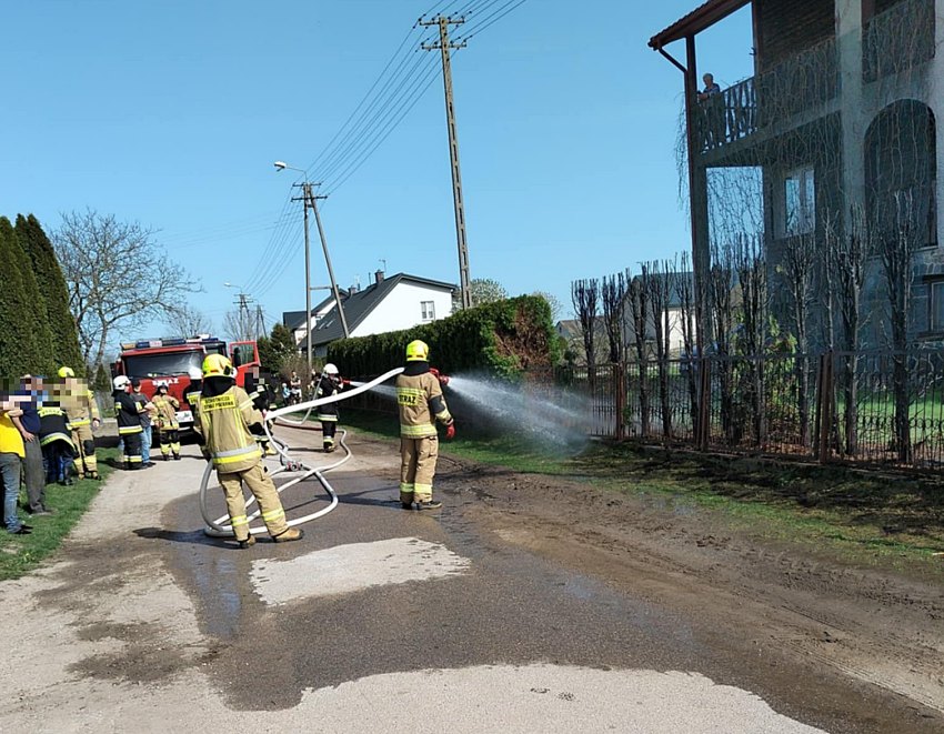 Szepietowo: Płonące tuje - cztery jednostki straży w akcji [foto]