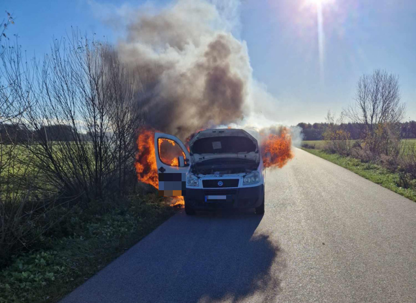 Auto stanęło w ogniu - interwencja strażaków w gminie Klukowo [ foto]