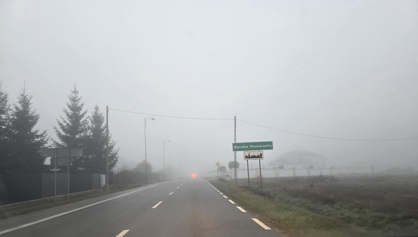 Trudne warunki na drogach powiatu wysokomazowieckiego - nadchodzą gęste mgły