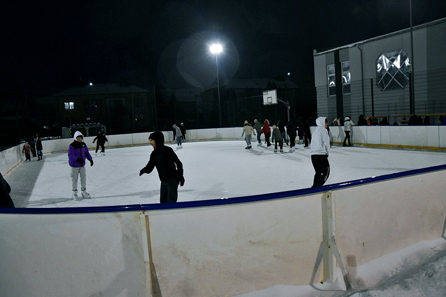 Aktywna zima w Wysokiem Mazowieckiem - Lodowisko czeka na miłośników łyżew [wideo/foto]