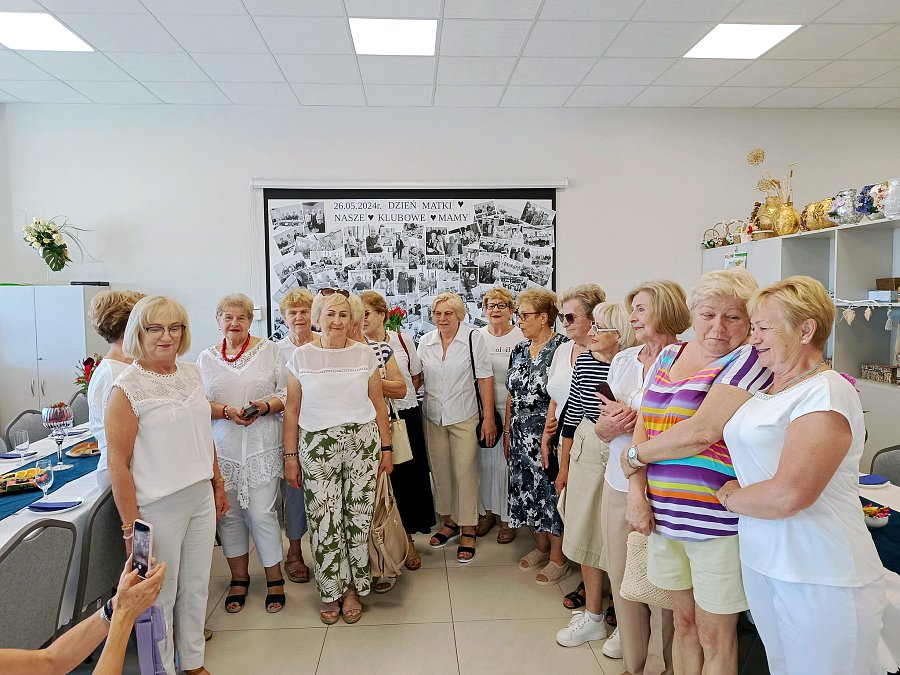 Wysokie Mazowieckie: Wzruszająca uroczystość Dnia Matki w Klubie Senior+ [foto]