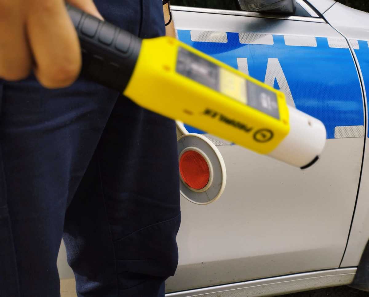 58-latek jechał zygzakiem – policjanci z Wysokiego Mazowieckiego interweniują