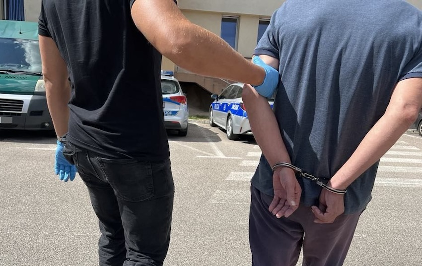 Dzielnicowi z Ciechanowca ujęli 53-latka: Spędzi 18 miesięcy za kratkami