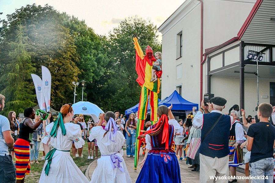 Międzynarodowy festiwal folkloru oczarował mieszkańców Wysokiego Mazowieckiego [wideo/foto]
