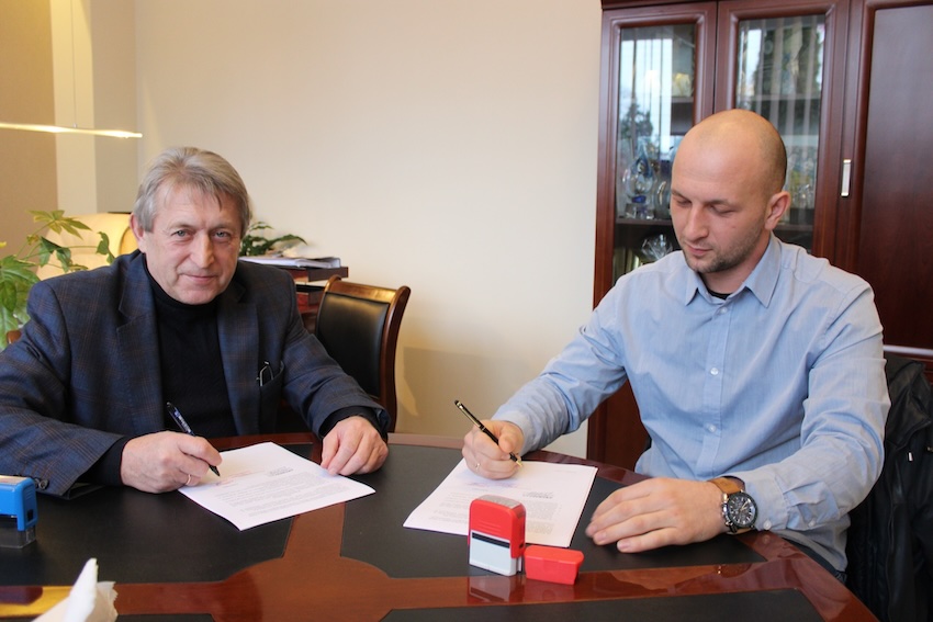Czyżew: Nowa ścieżka pieszo-rowerowa w Czyżewie - podpisano umowę
