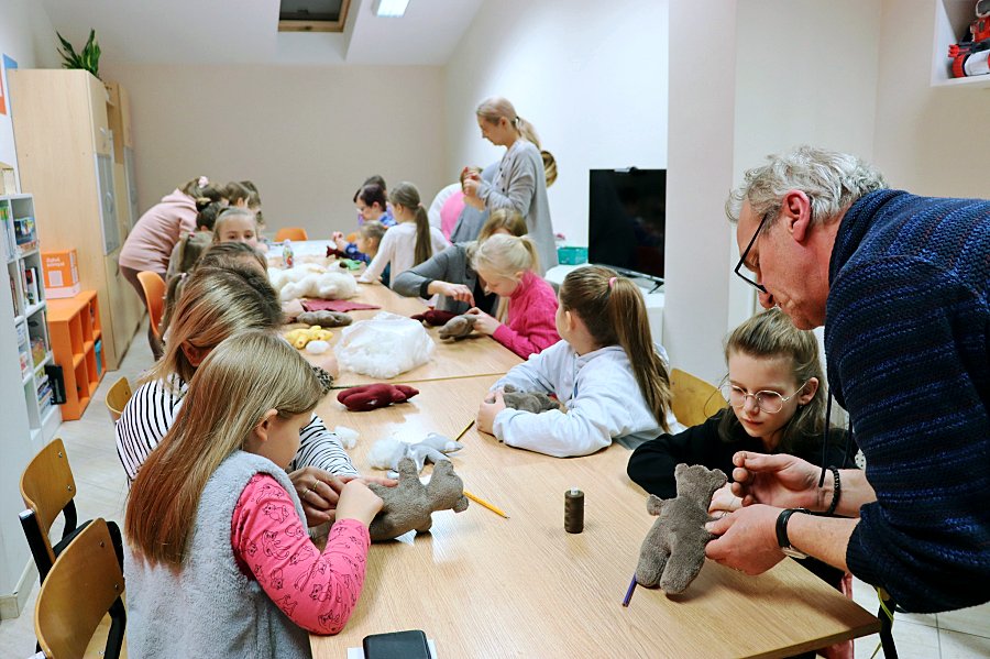 Wysokie Mazowieckie: Uszyli własne pluszaki: Warsztaty "Uszyj sobie misia" w Wysokiem Mazowieckiem [foto]