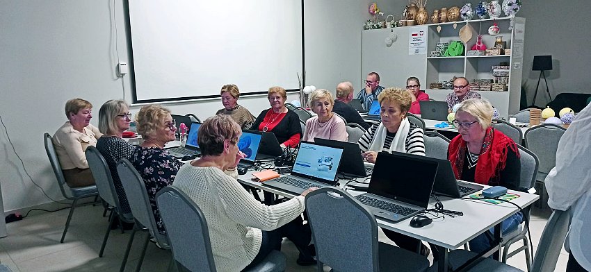 Wysokie Mazowieckie: Seniorzy w Wysokiem Mazowieckiem na kursie komputerowym [foto]