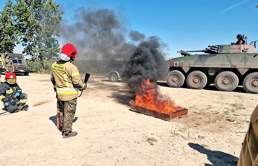 W Dąbrowie-Moczydłach strażacy i żołnierze ćwiczyli wspólne akcje ratunkowe [foto]