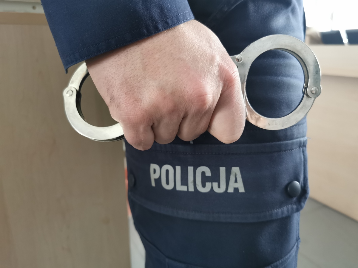 Sokoły: Wykorzystał seksualne małoletnią! Policjanci zatrzymali 40-latka