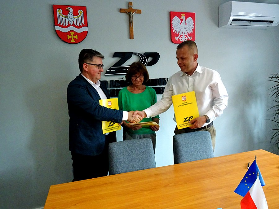 Podpisano umowy na remonty dróg w gminach Nowe Piekuty i Kulesze Kościelne