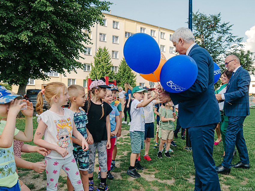 w24002 20230811 132744