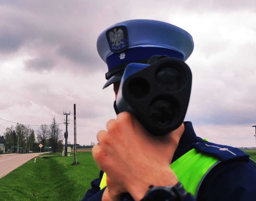 Za szybko w terenie zabudowanym. 23-latka straciła prawo jazdy w Nowych Gierałtach
