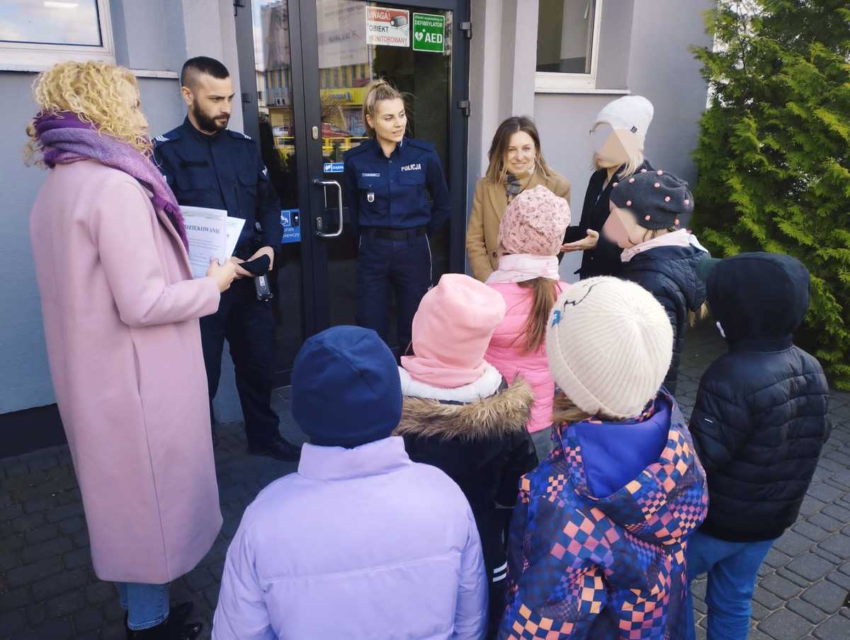 Wysokie Mazowieckie. Dzieci poznają pracę funkcjonariuszy – wizyta uczniów SP1 w komendzie [foto]