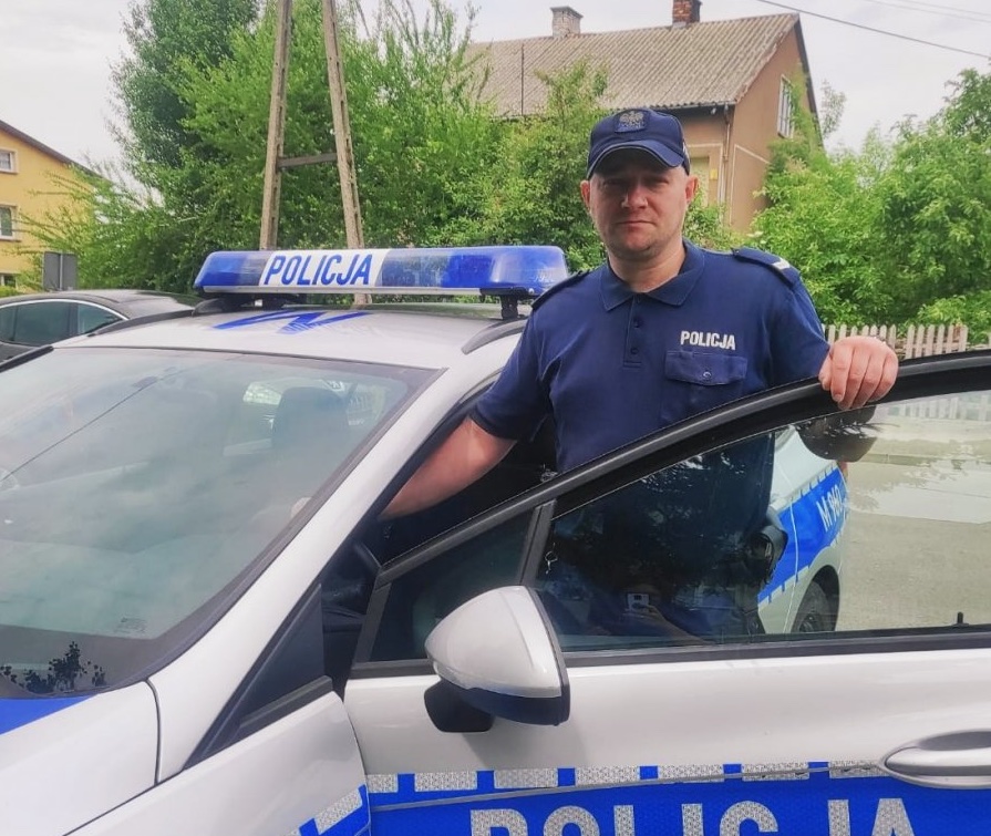 Pijany kierowca wpadł do rowu. Zatrzymał go policjant po służbie