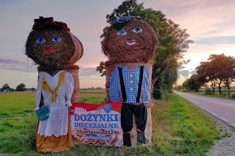 Ciechanowiec. Belowe postacie zapraszają na dożynki [foto]