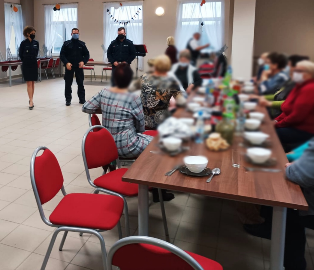Kobylin-Borzymy. Policjanci spotkali się z seniorami Klubu Seniora