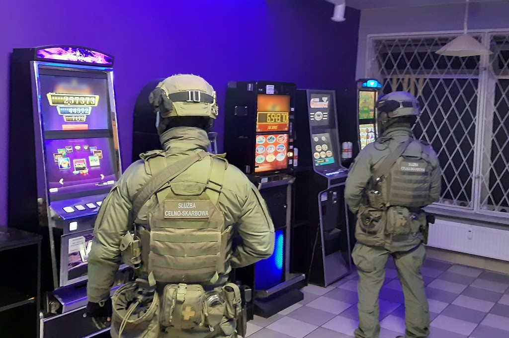 Nielegalny salon gier hazardowych zlikwidowany przez łomżyńską KAS