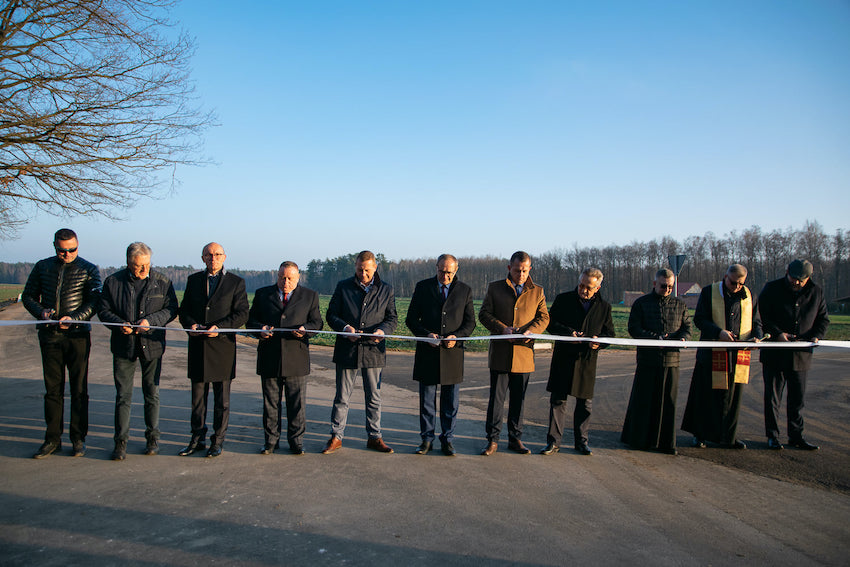 Otwarcie wyremontowanych odcinków dróg w miejscowości Święck-Nowiny