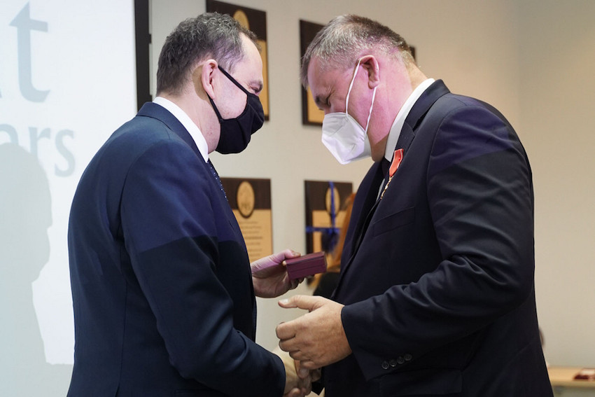 Burmistrz Jarosław Siekierko odznaczony Krzyżem Kawalerskim Orderu Odrodzenia Polski