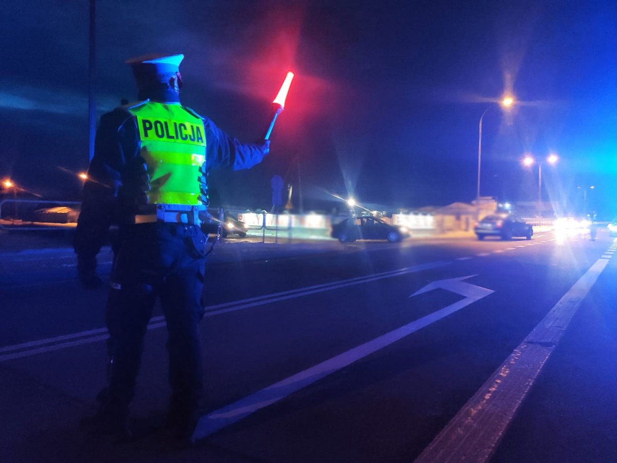 Kontrole w powiecie. 10 policjantów, 61 pojazdów, 41 wykroczeń