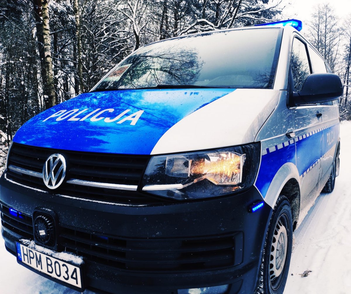 Idzie zima. Porady wysokomazowieckich policjantów dla pieszych i kierowców