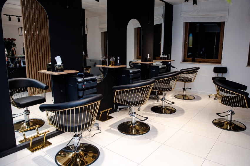  Salon 42 of 54