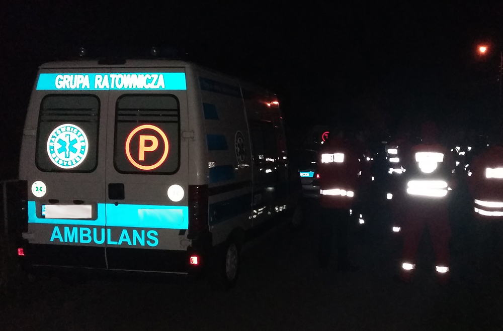 Szepietowo. Samochód wpadł w poślizg, wypadł z drogi i dachował