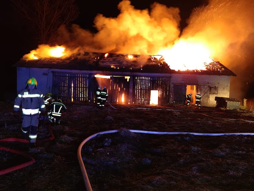 Czyzew. 6 zastępów straży gasiło pożar stodoły [foto]