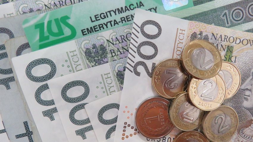 Pracujący emeryci i renciści muszą rozliczyć przychód z dodatkowych zarobków