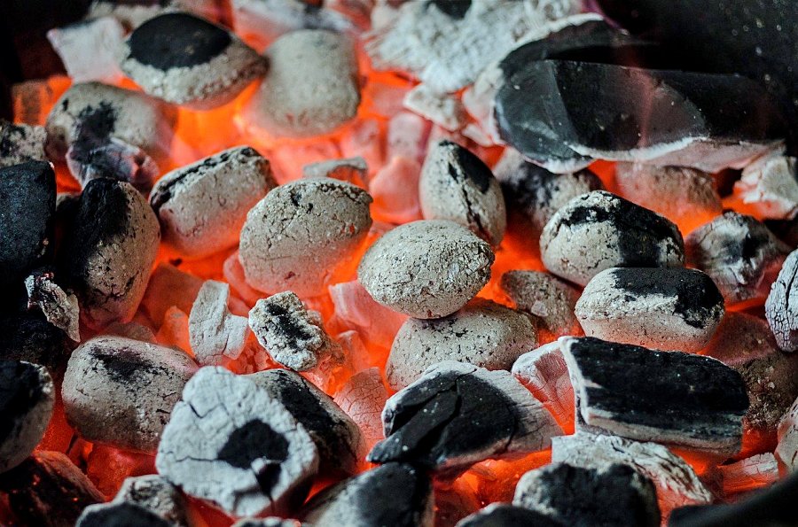 Pożegnanie z latem – czas rozpocząć okres grzewczy! Czym palą Polacy?