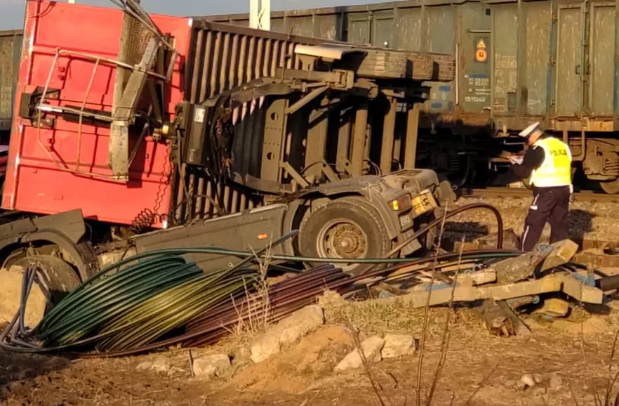 Szepietowo. Wstrzymany ruch pociągów po wypadku na przejeździe