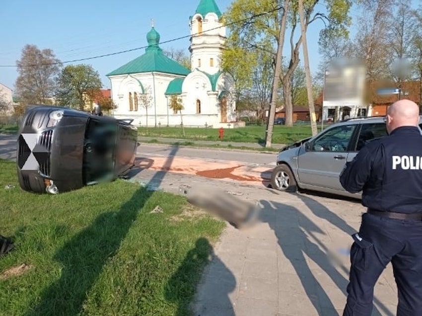 Wypadek w Ciechanowcu. 7 osób trafiło do szpitala, w tym dziecko [foto]