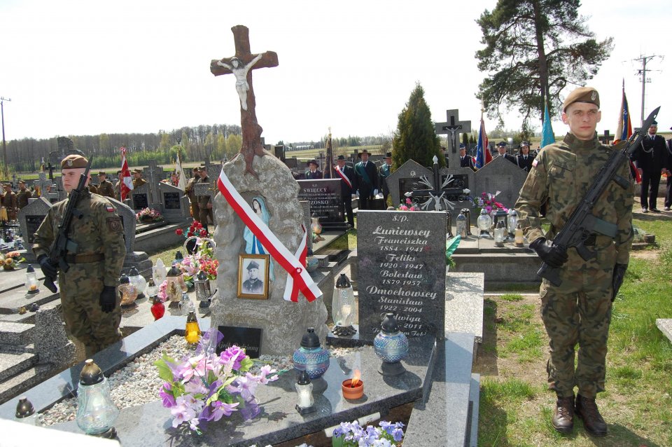 77. rocznica Bitwy pod Dąbrową - Moczydłami i 75. rocznica śmierci chor. Feliksa Łuniewskiego ps. "ŻBIK"